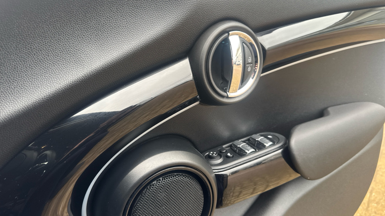 MINI Hatchback 1.5 Cooper Sport Premium 5dr Auto Petrol Hatchback